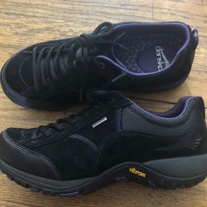 New woman’s Dansko shoes waterproof size 38W